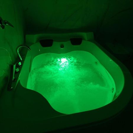 My Brilliant Home With Jacuzzi 2 Steps From St Toledo Nápoles Exterior foto