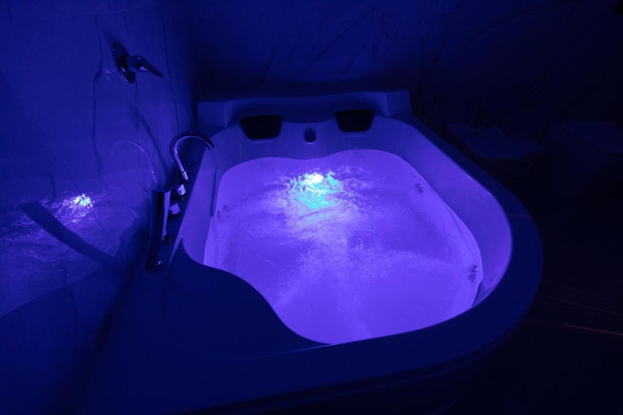 My Brilliant Home With Jacuzzi 2 Steps From St Toledo Nápoles Exterior foto