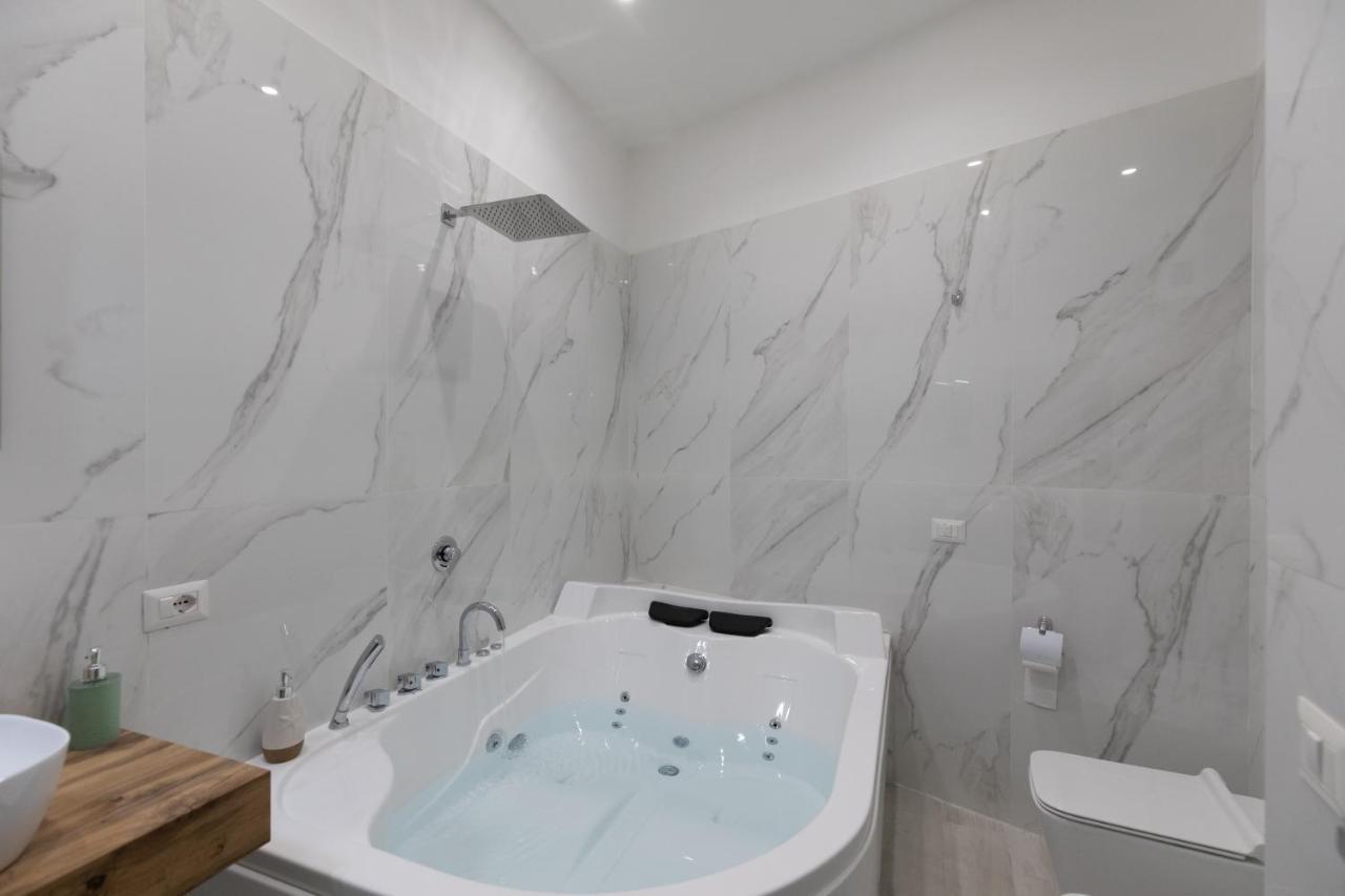 My Brilliant Home With Jacuzzi 2 Steps From St Toledo Nápoles Exterior foto